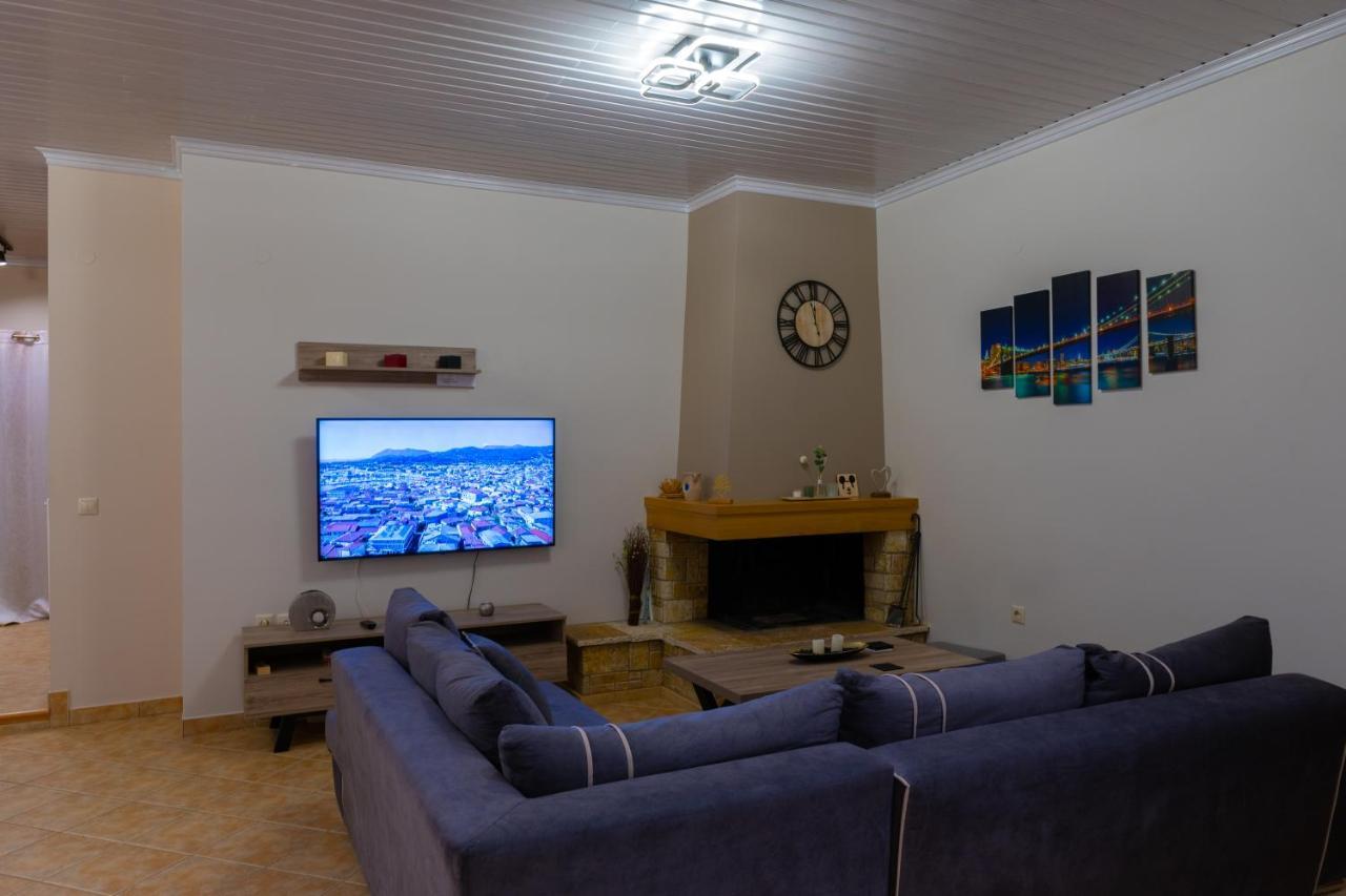 G.R Luxury Apartment Kalligoni Exterior photo
